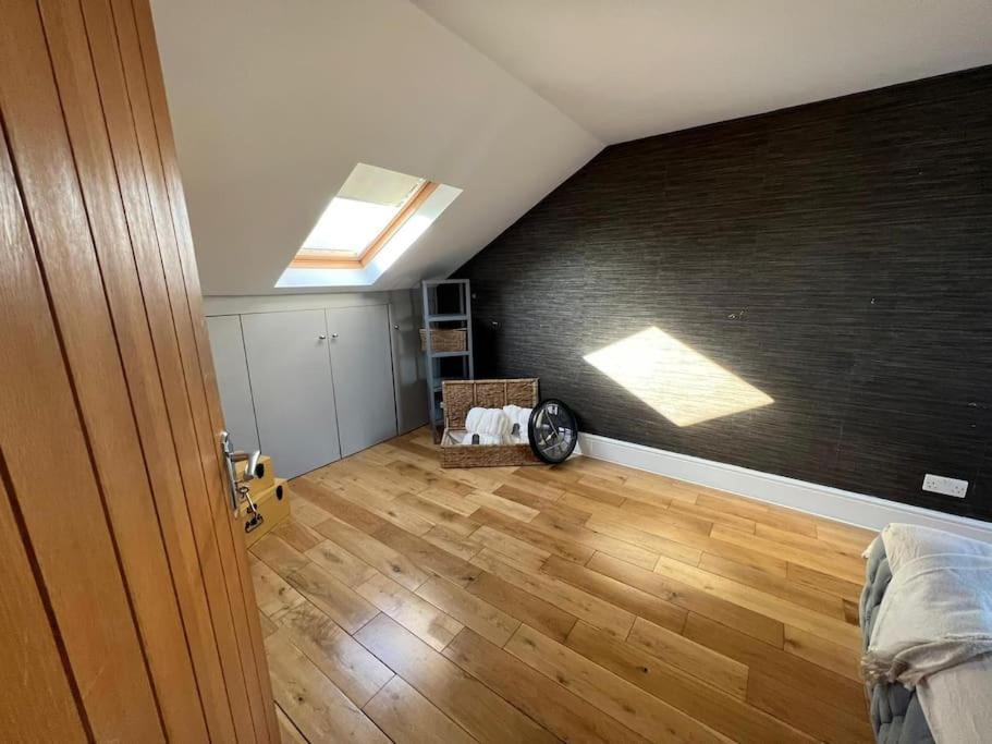 Lovely Two Bed Flat London Exterior photo